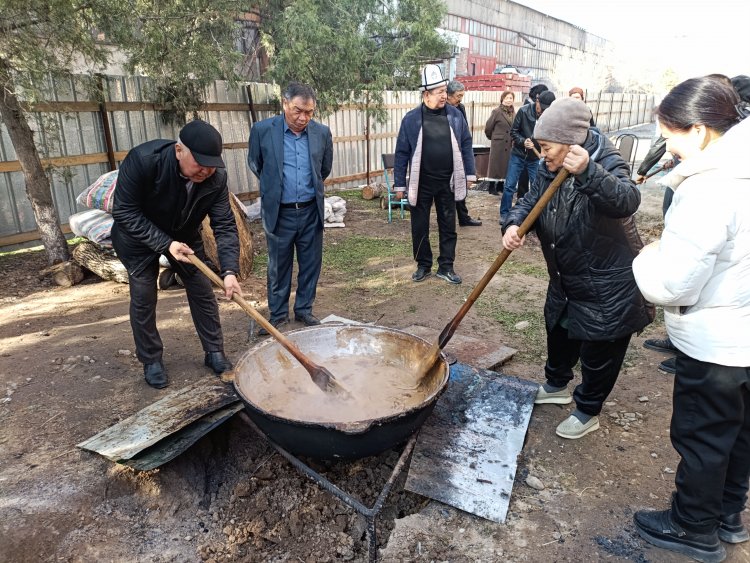 В МФК сварили сумолок